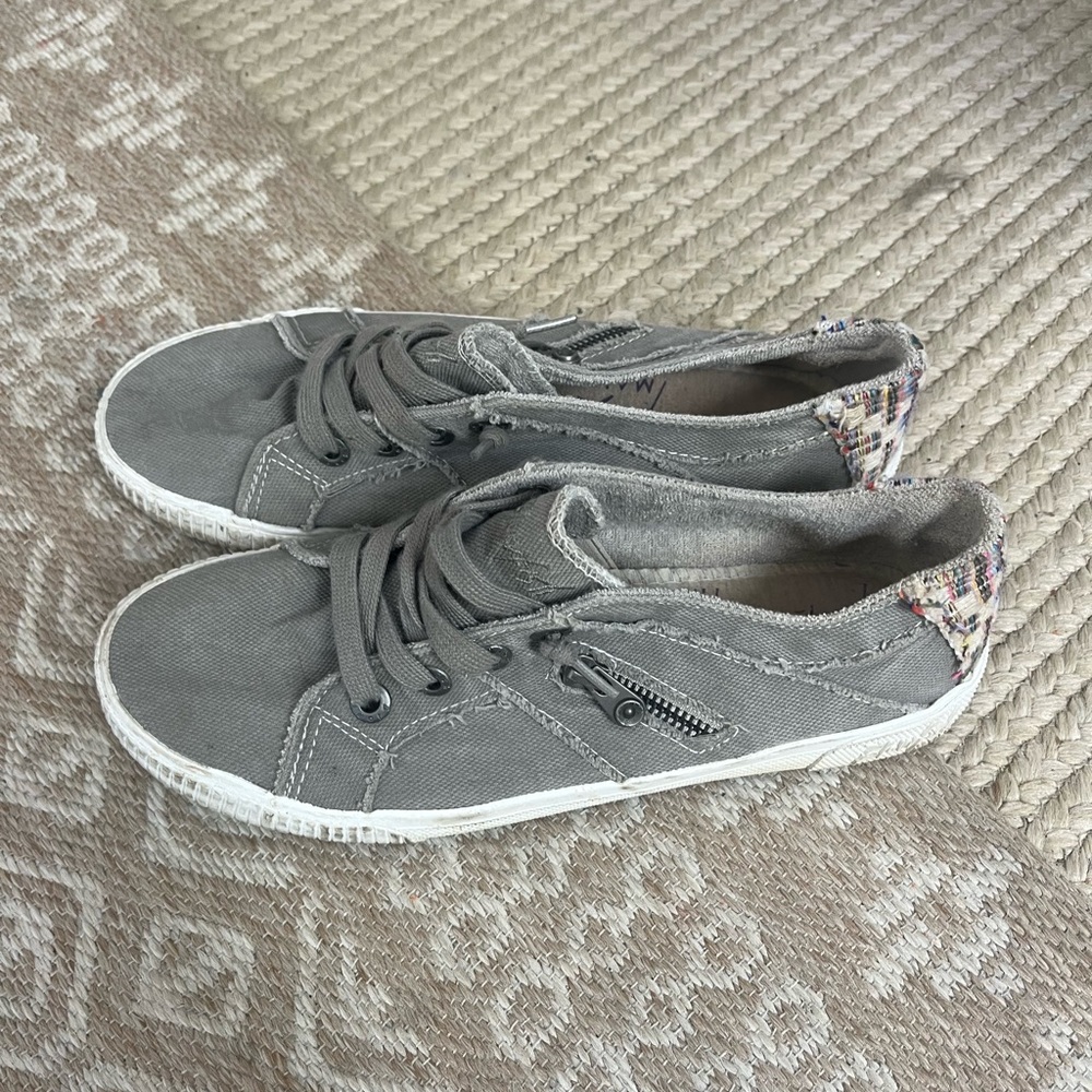 Blow fish slip on shoes